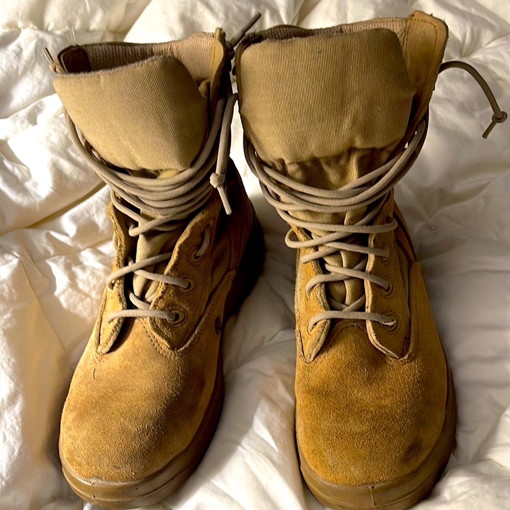 Hot weather boots men’s size 5.5